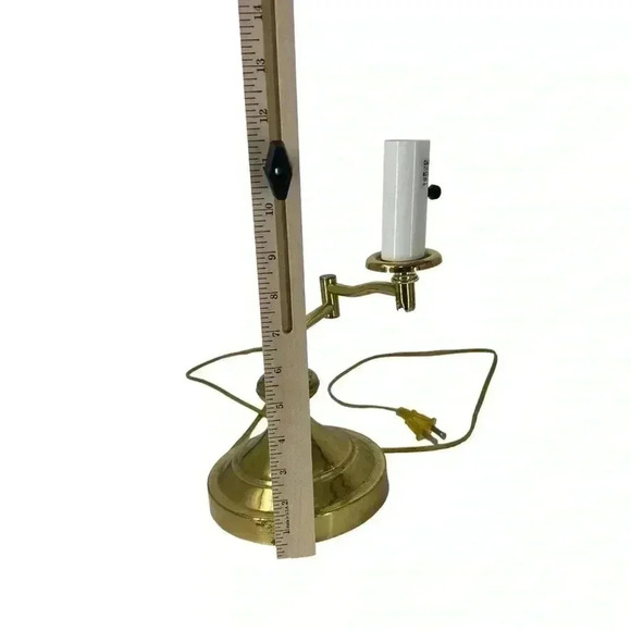 VINTAGE UNDERWRITERS LABORATORIES BRASS SWING ARM PORTABLE DESK LAMP FAUX CANDLE - Picture 2 of 14